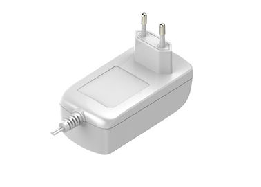 Dobra cena. EU Plug 12V 36W AC Przełącznik do montażu na ścianie Adapter uniwersalny w kolorze czarnym w Internecie